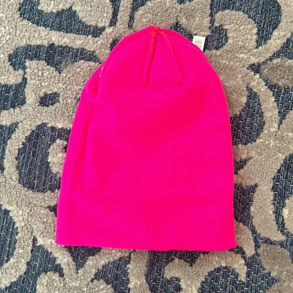 Hooters stocking hat. - Picture 7 of 12